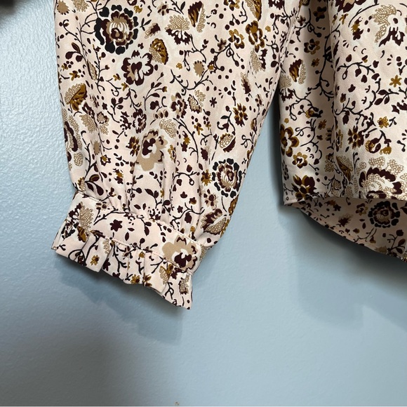 Ann Taylor. Women’s silk like floral blouse - Picture 9 of 9